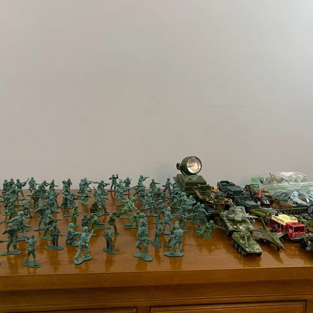 Vintage Plastic Green Army Men Toy Soldier Figures Huge Lot Vehicles Accessories